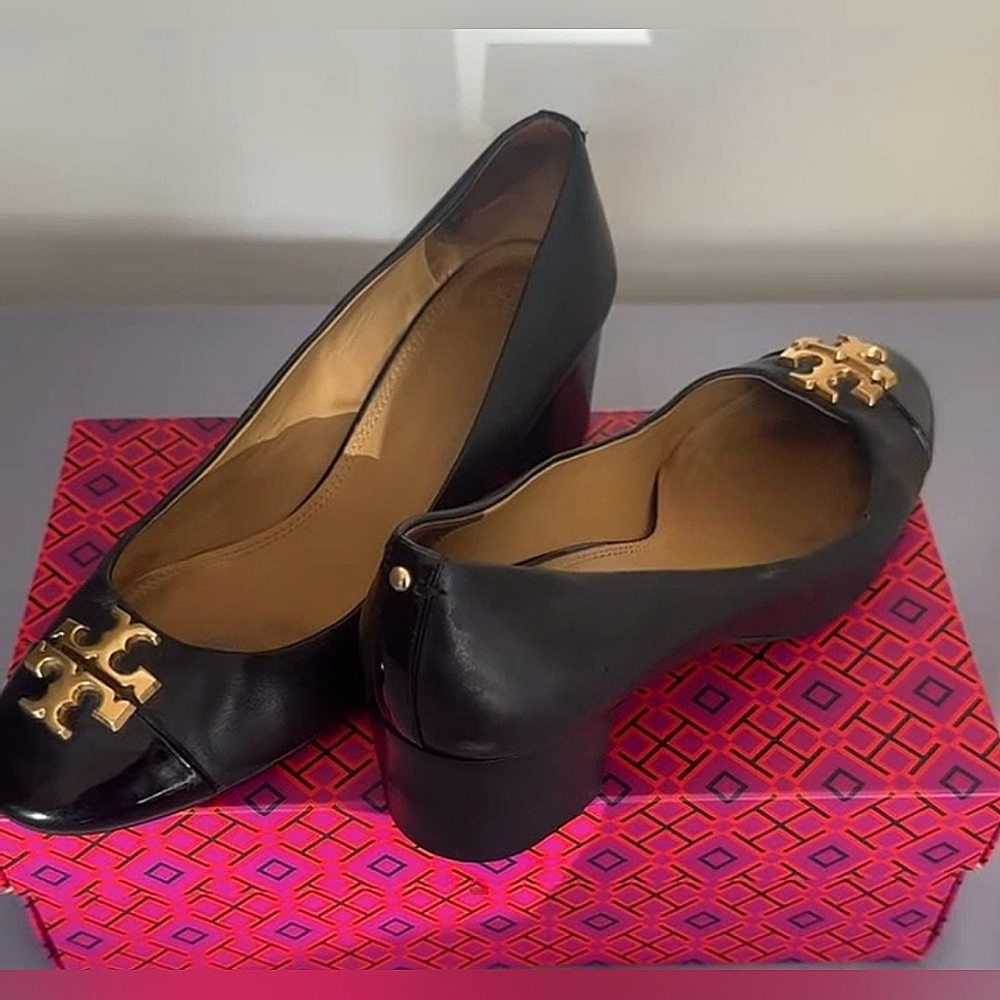 Tory Burch Designer Everly Cap Toe Leather Black Gold Logo Block Heel Pump 8